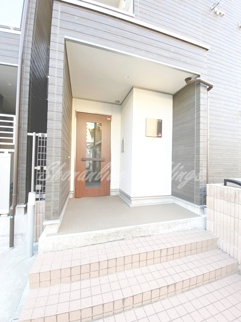 藤沢市鵠沼花沢町の賃貸マンションのエントランス