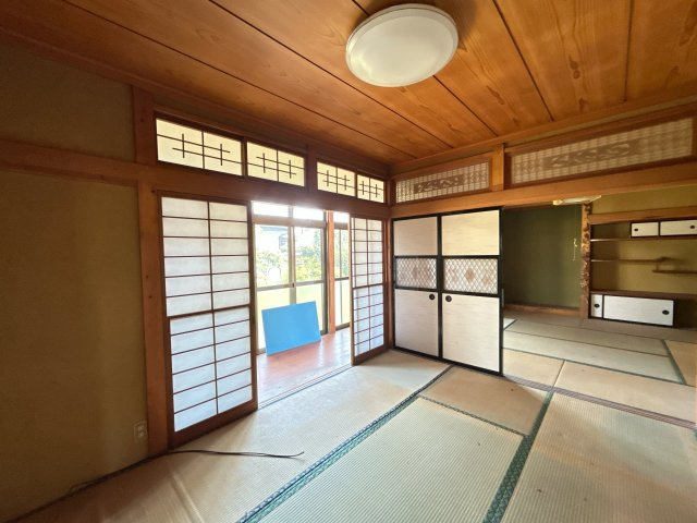 いわき市平中平窪二丁目中古住宅 4SLDK 陽当り良好 不動産プラスの和室|【リフォーム中】和室を約23帖リビングにリフォームします。フローリング張替え、天井・壁クロス張替え、建具交換、照明交換、スイッチ・コンセント交換を行います。