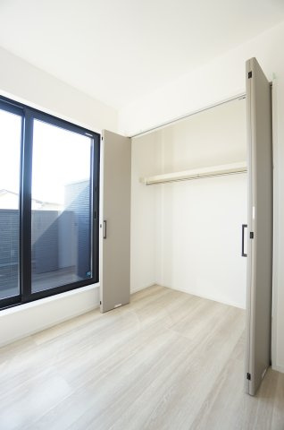 長久手市岩作東中C棟の洋室|きれいな洋室です