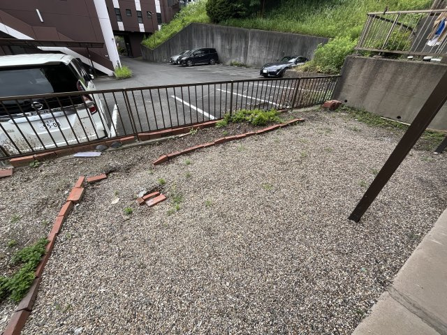 愛知県東海市加木屋町郷中　～新駅「加木屋中ノ池」駅が身近。自然と利便性が共生する街～の庭|手入れがしやすい砂利敷きの庭。ガーデニングも楽しめます。