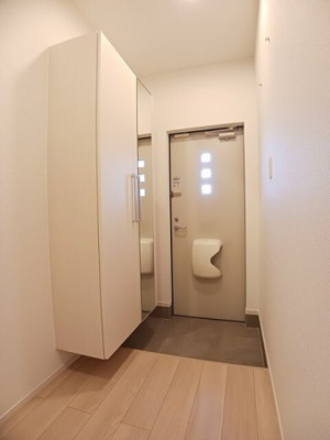 【玄関】 | クレメント岩出Ｃ | 落ち着いた玄関です