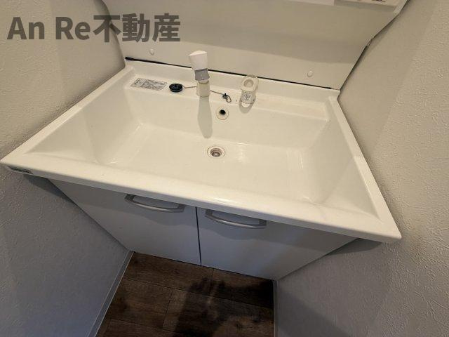 西川ビルの独立洗面台