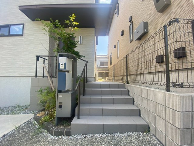 高槻市天神町 戸建賃貸のエントランス