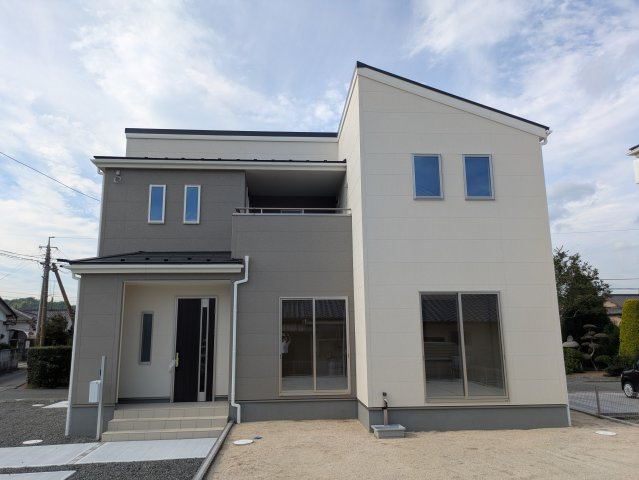 【平赤井2期／1号棟】あると嬉しい家電プレゼントキャンペーン実施中(^^♪の前面道路含む現地写真|◆外観の写真です◆　
お洒落な新築は気分が上がりますね♪

