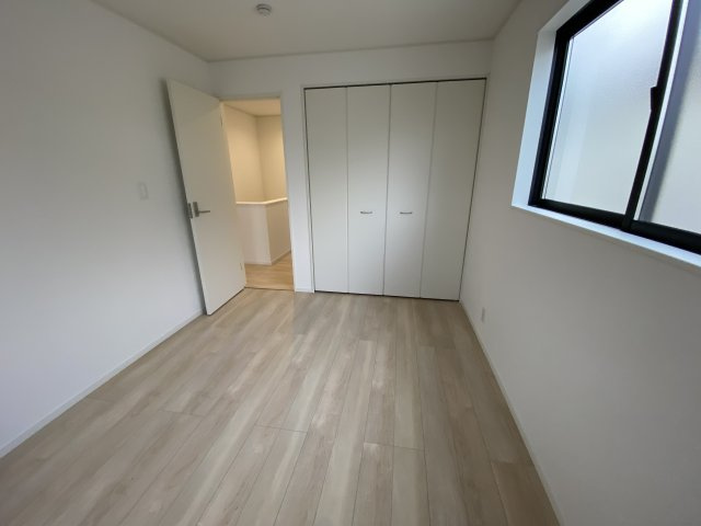 【いわき市郷ケ丘第9】　全２棟／2号棟　即日ご案内致します♪の洋室|同施工　■□■居室の写真です■□■　
木の温もりがナチュラルでくつろげる空間ですね。