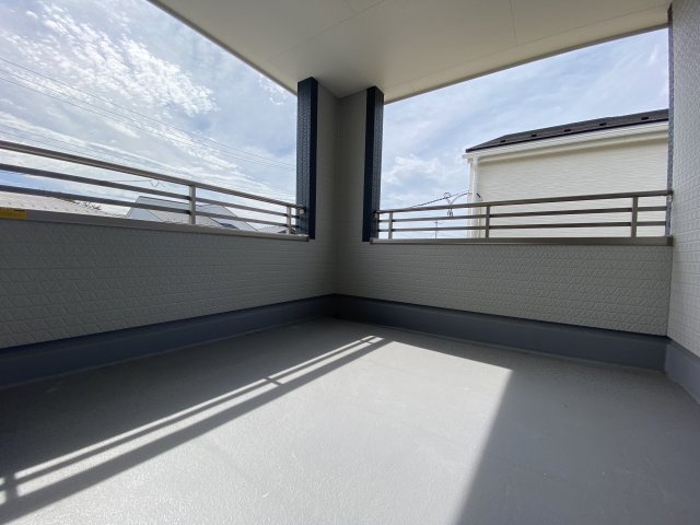 【常磐上湯長谷町第4】　デザイナーズ新築建売住宅　2号棟　新生活応援キャンペーン実施中！のバルコニー|同施工◆バルコニーの写真です◆　お布団など大きいものも、充分に干せる広さがございます。人気のベランピングも楽しめる広さ！自宅のアウトドア空間でゆったり過ごせます。