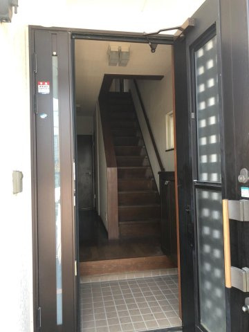 久留米市津福本町　中古戸建の玄関