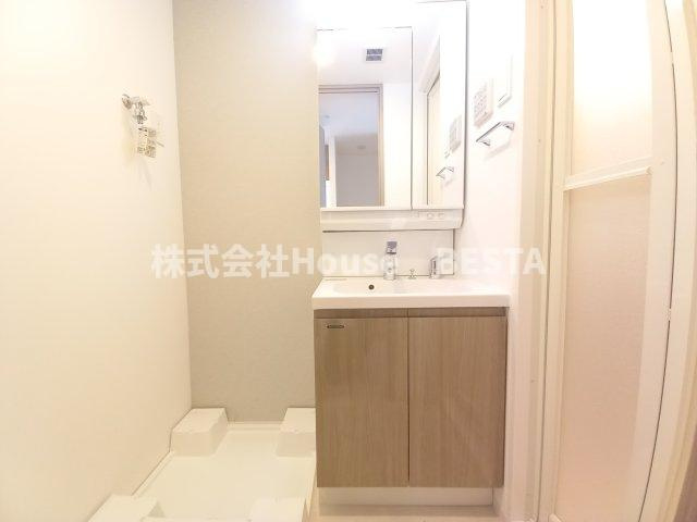 ワールドアイ神戸元町ヒルズの独立洗面台