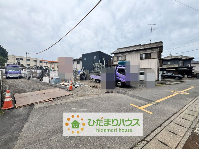 加須礼羽　新築一戸建て　02　リーブルガーデンの前面道路含む現地写真