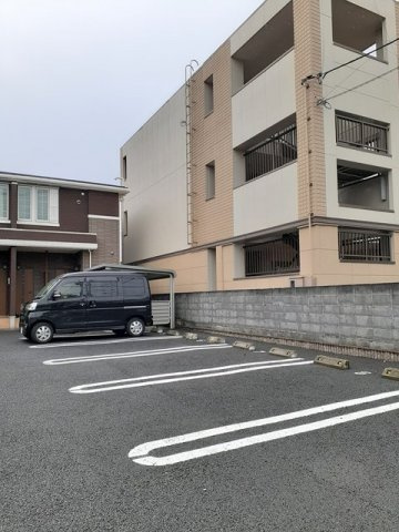 シーダ　ハウスの駐車場