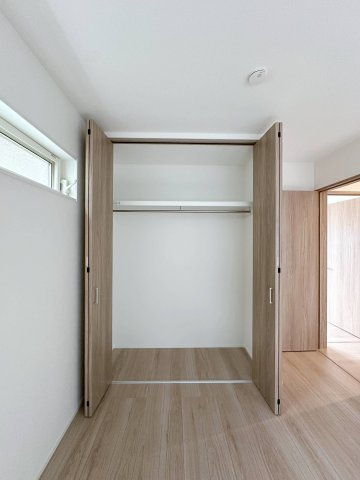 西区井口鈴が台3丁目 No.2の収納|全居室収納☆
5.2帖洋室側のクローゼット♪