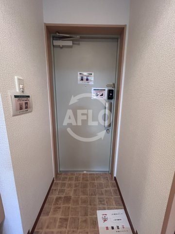 イー・バイ・ユー新大阪の玄関|EbyU新大阪　玄関
