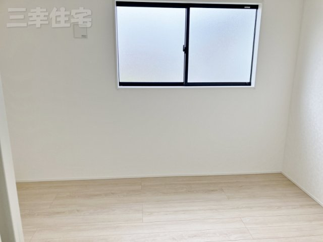 碧南市日進町　最終1棟の洋室|北面でも明るい洋室6帖