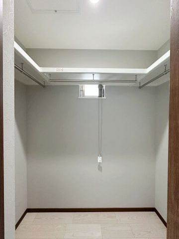 安佐南区長束西4丁目の収納|全居室収納☆
6帖の主寝室のクローゼットです♪