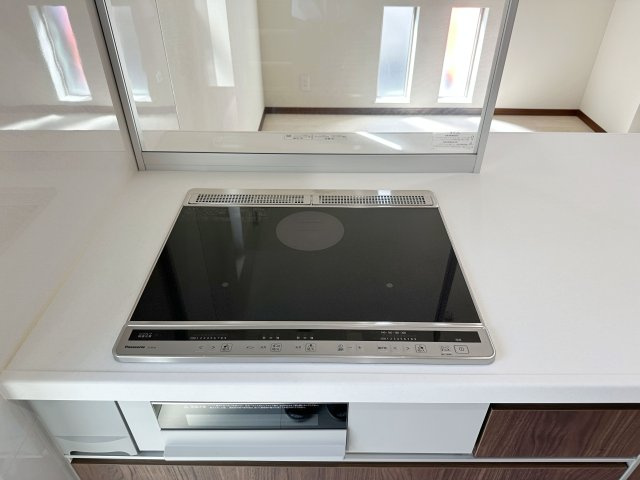 安佐南区長束西4丁目のキッチン|都市ガス仕様の3口ガスコンロ☆
高火力のバーナーが使用可能、調理器具を選ばないのがガスコンロ。停電時でも使用可能で安心です♪