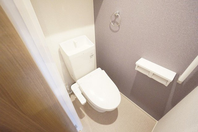 【トイレ】 | ニューレジデンス穴生 | 清潔感のあるトイレです