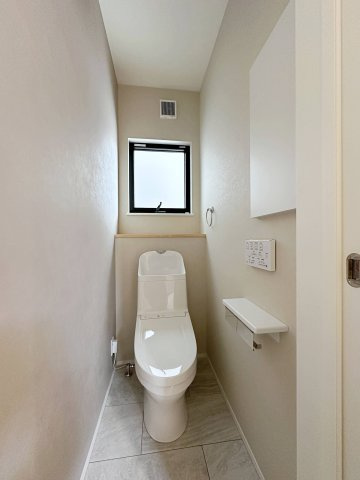 [価格改定]東区馬木6丁目 No.4のトイレ|1階ウォシュレットトイレ☆
各階にウォシュレットトイレがついています♪