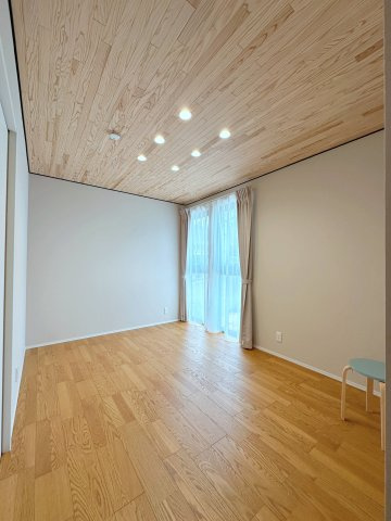 [価格改定]東区馬木6丁目 No.4の洋室|広々とした6帖の主寝室☆