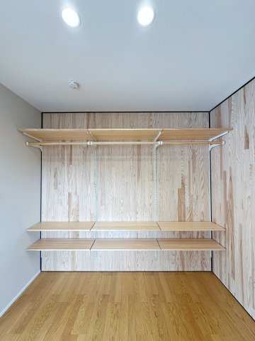 [価格改定]東区馬木6丁目 No.4の収納|全居室収納☆
6帖洋室のクローゼットです♪