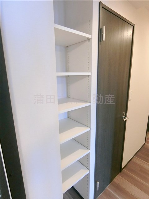 HILLTOP南蒲田(ヒルトップミナミカマタ)の収納|トイレ入り口脇の棚収納