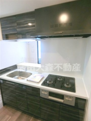 HILLTOP南蒲田(ヒルトップミナミカマタ)のキッチン|3口ガスグリル付システムキッチン　カウンターキッチン