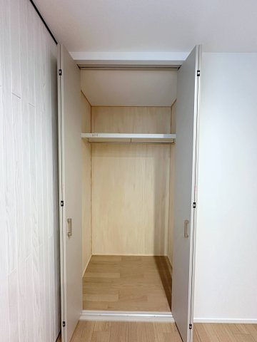 [価格改定]東区馬木6丁目 No.1の収納|全居室収納☆
5帖洋室のクローゼットです♪
