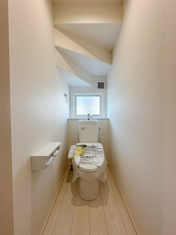 佐伯区坪井1丁目No.1のトイレ|1階ウォシュレットトイレ☆
1階、2階にウォシュレットトイレがついています♪