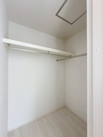 佐伯区坪井1丁目No.1の収納|全居室収納☆
2階6.5帖洋室のウォークインクローゼットです♪