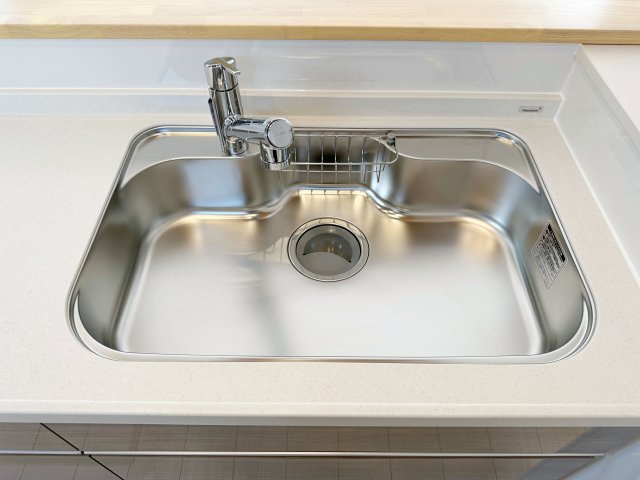 佐伯区坪井1丁目No.1のキッチン|浄水機能付きステンレスシンク☆
ステンレスシンクは傷や汚れに強く、お手入れも簡単で使いやすいです♪
さらにワンタッチで浄水に切り替えができる為とても便利です！