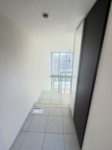 プレジール三ノ宮Ⅲの玄関