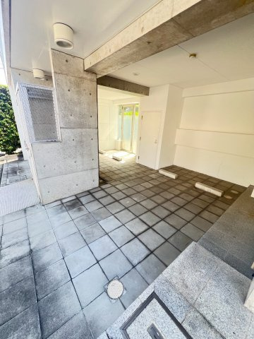 パラシオ夙川名次の駐車場
