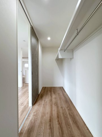 廿日市市阿品台1丁目 No.Bの収納|全居室収納☆
主寝室にはたくさん収納できるウォークインクローゼット♪
