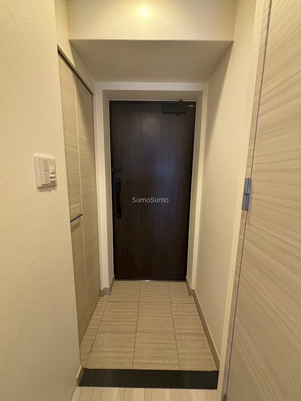コンフォリア京町堀の玄関