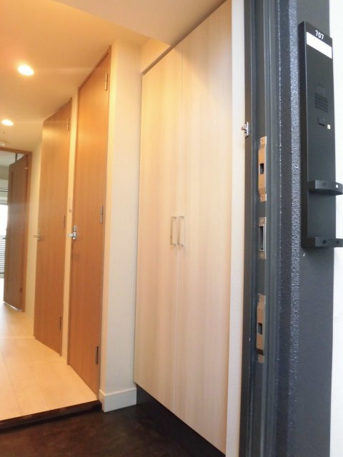 プレサンス三宮フラワーロードの玄関