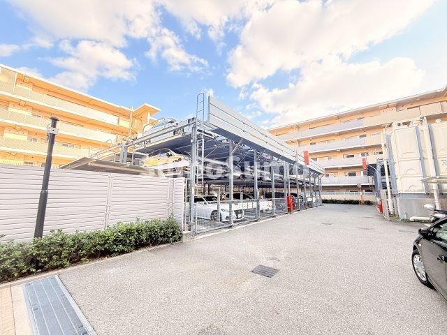 ローレルコート芦屋の駐車場