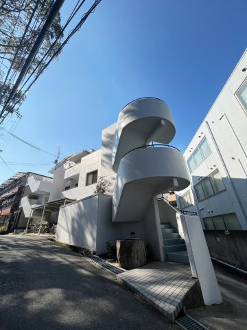 ピュアハウスナダの外観