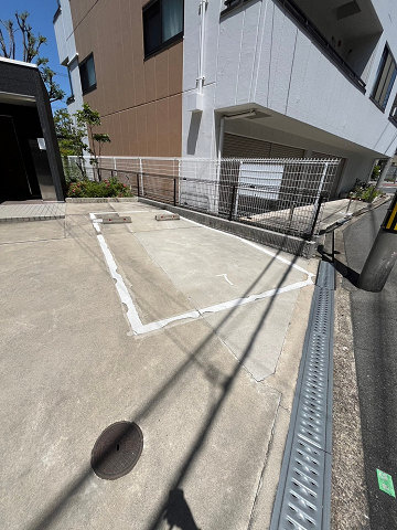 ウィンドヒル塚本の駐車場|駐車場があるので、車を買う予定の方も安心です