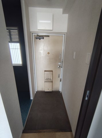 マンション指月の玄関