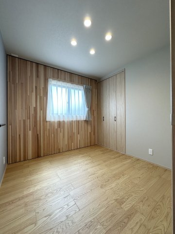 安佐北区亀崎4丁目 No.1の子供部屋|(類似仕様)4.5帖の子供部屋☆
子供部屋も照明、カーテン付きです♪