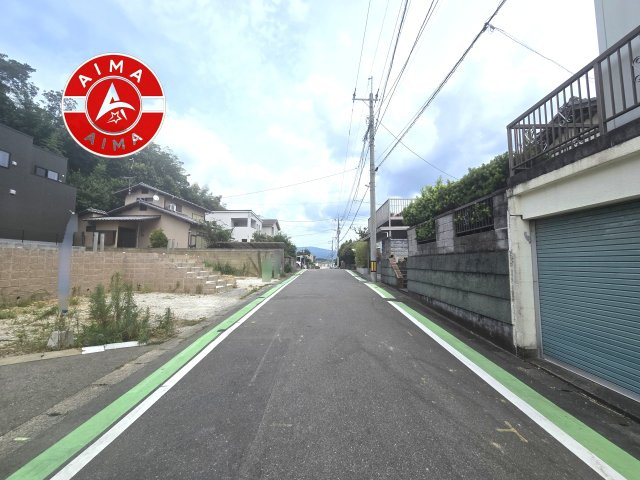 福岡市東区八田3丁目第12-2棟（2号棟）の外観|前面道路含む現地の写真です。