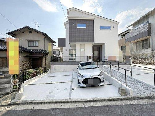 廿日市市宮島口上1丁目 No.Aの駐車場|並列2台まで駐車可能☆
広い駐車スペースは来客時も安心です♪