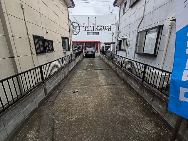 高崎市中居町2丁目リフォーム済中古住宅の前面道路含む現地写真