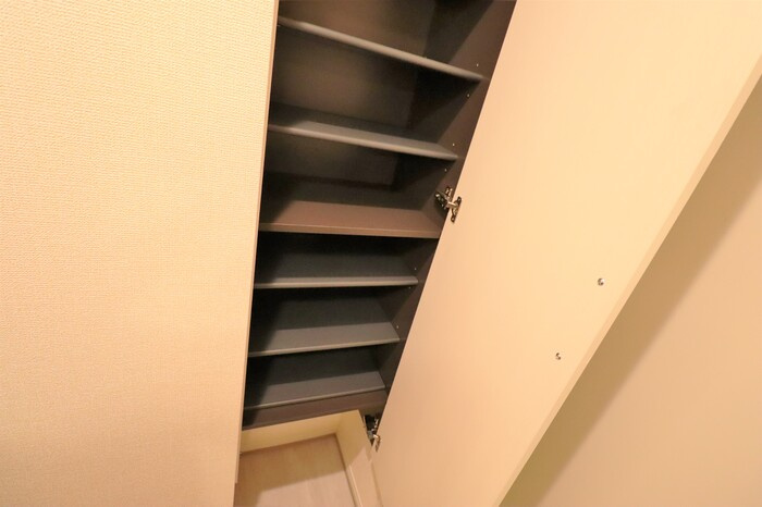 アイウェル湘南台の玄関|玄関のシューズボックス