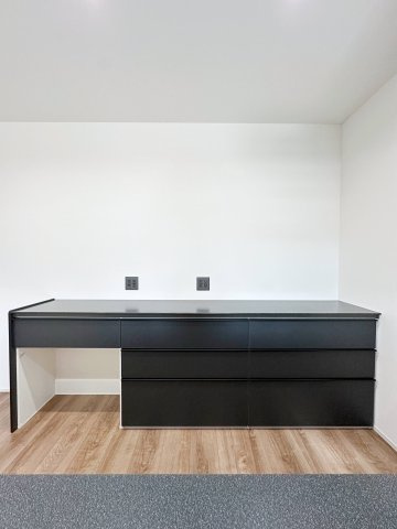 東区温品3丁目 No.Aの収納|カップボード☆
大型のカップボードは収納力もあり便利です。また、備え付けの為、耐震性が高く地震の際にも倒れてくる心配はありません♪