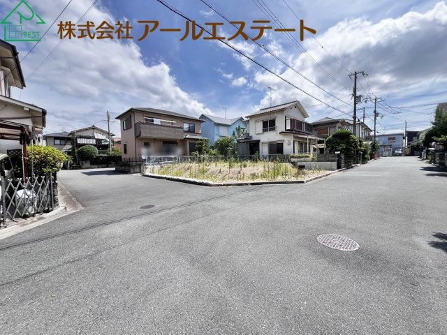 加古川市西神吉町大国　　新築戸建の前面道路含む現地写真