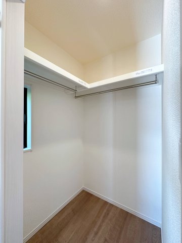 ●東区温品4丁目 No.1の居間・リビング|玄関ウォークインクローゼット☆