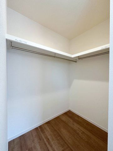 ●東区温品4丁目 No.1の収納|全居室収納☆
6帖の主寝室はたくさん収納できるウォークインクローゼットです♪