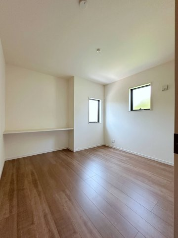 ●東区温品4丁目 No.1の子供部屋|カウンター付き5.7帖の洋室☆