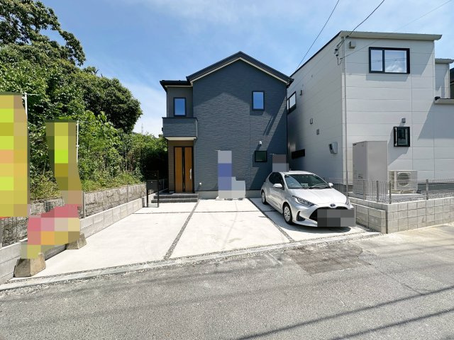 ●東区温品4丁目 No.1の駐車場|カースペースは並列3台駐車可能☆
広々とした駐車スペースは来客時も安心です♪