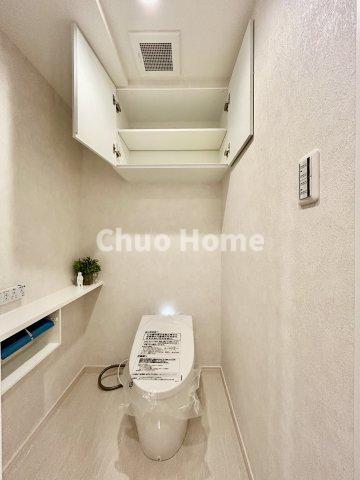 藤和シティホームズ清澄庭園のトイレ|【トイレ】 収納スペースをしっかりと確保した温水洗浄便座機能付きトイレ。温水洗浄便座は清潔にお使いいただくための大切なアイテムです。